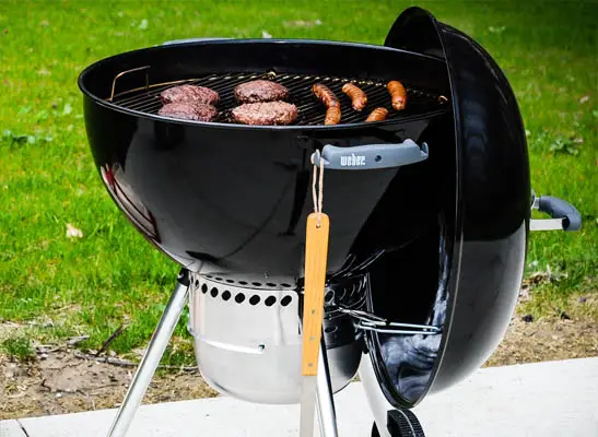 Charcoal kettle grills