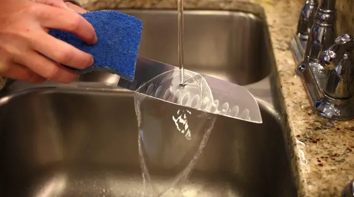 cleaning a knife
