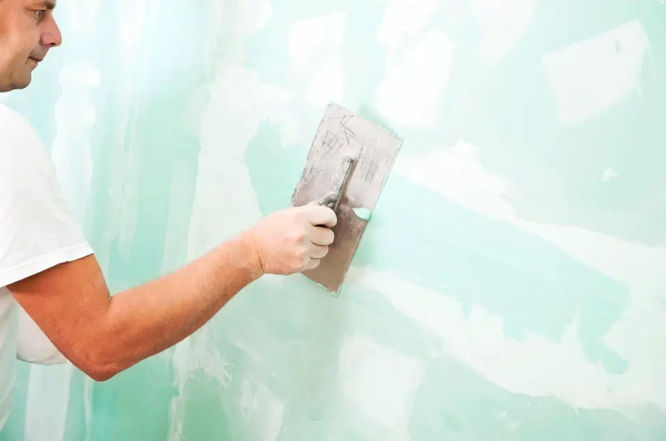 What are the different types of Plastering